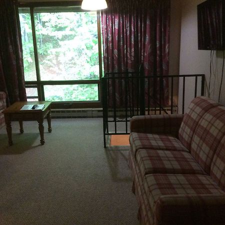 Evergreen Valley Inn Stoneham Extérieur photo